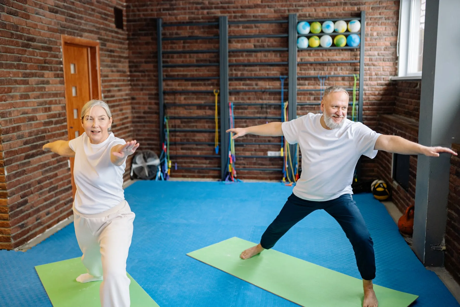 The Best Top 10 Balance Exercises for Seniors at Home - bestbestknock.com