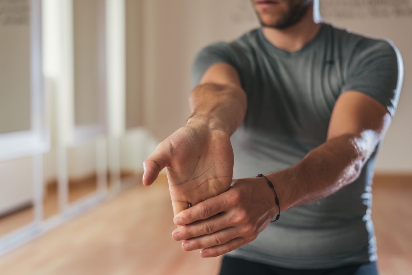 Wrist Flexor Stretch - Wrist Tendonitis Exercises - bestknock.com